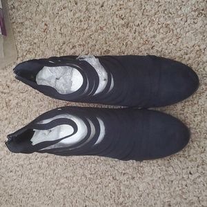 TG Navy Blue Suede Booties Size 9